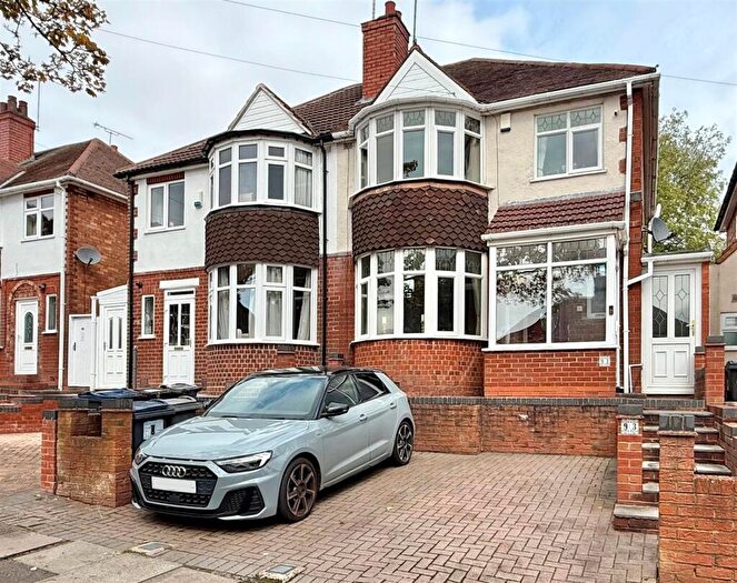 3 Bedroom Semi-Detached House For Sale In Quinton Lane, Quinton, Birmingham, B32