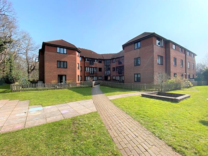 2 Bedroom Apartment To Rent In Henbury Road - Henbury, BS10