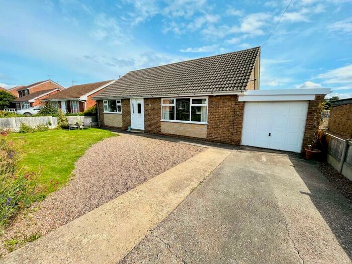 2 Bedroom Detached Bungalow For Sale In The Paddocks, Beckingham, Doncaster, DN10