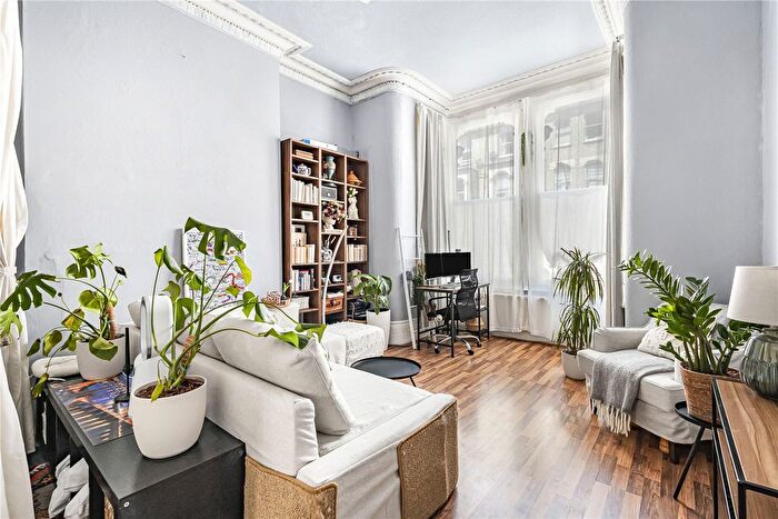 Studio To Rent In Lakeside Road, Brook Green, London, W14