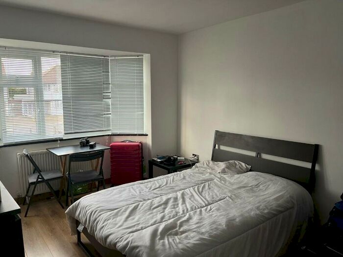 Studio To Rent In Church Lane, London, NW9