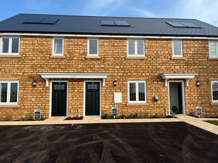 3 Bedroom Terraced House For Sale In Shrivenham Road, Highworth, Swindon, SN6