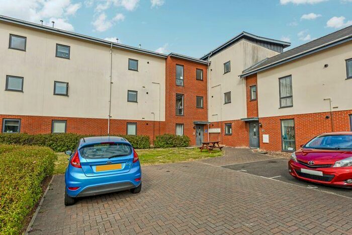 2 Bedroom Flat To Rent In Violet Court, Waterlooville, PO7