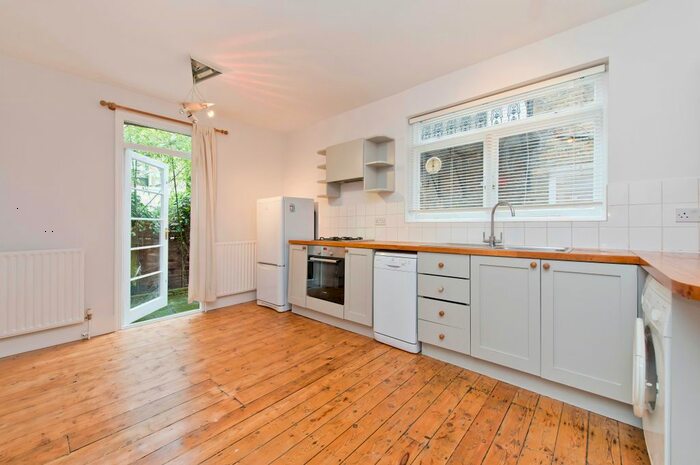 1 Bedroom Flat To Rent In Lakeside Road, Brook Green, London, Uk, W14