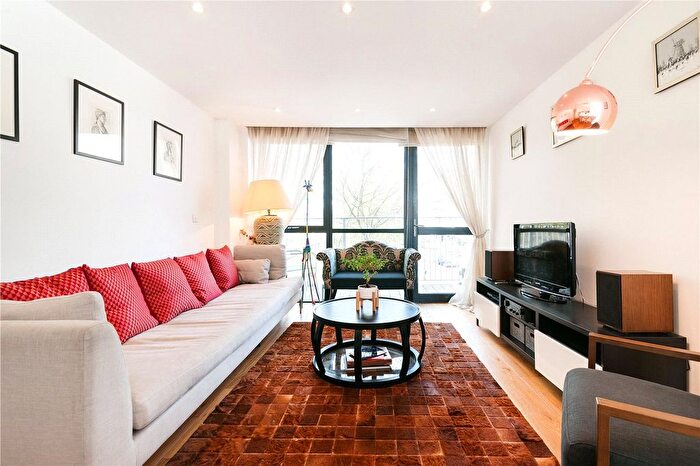 2 Bedroom Flat To Rent In Allgood Street, Cambridge Heath, London, E2