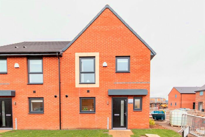 3 Bedroom Semi-Detached House To Rent In Bakers Street, Walsall, WS2