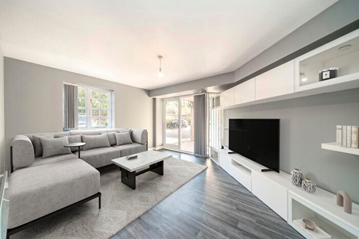 2 Bedroom Apartment For Sale In Edith Cavell Way, Shooters Hill, London, SE18