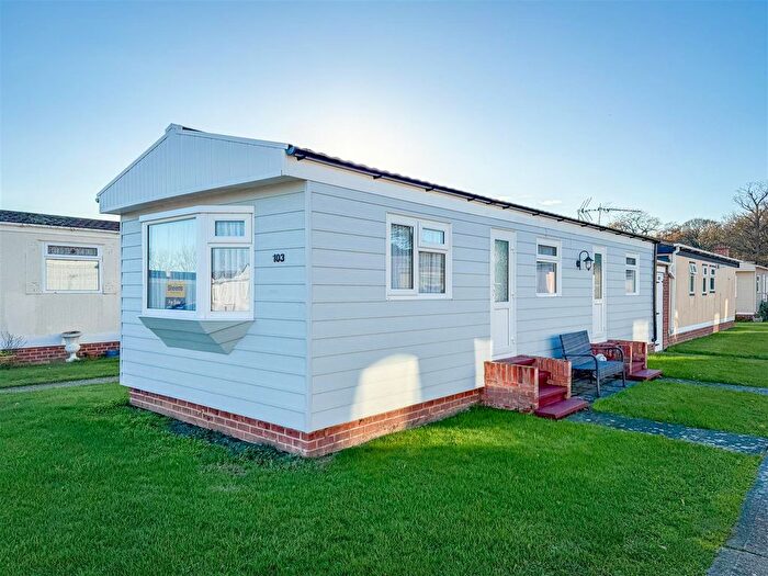 1 Bedroom Park Home For Sale In St. Osyth Road, Little Clacton, Clacton-On-Sea, CO16