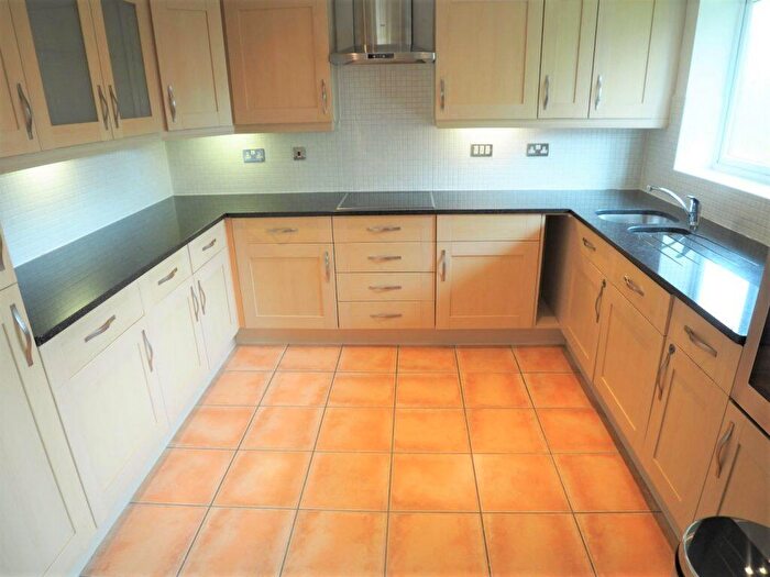 2 Bedroom Flat To Rent In Blagdens Lane, Southgate, N14