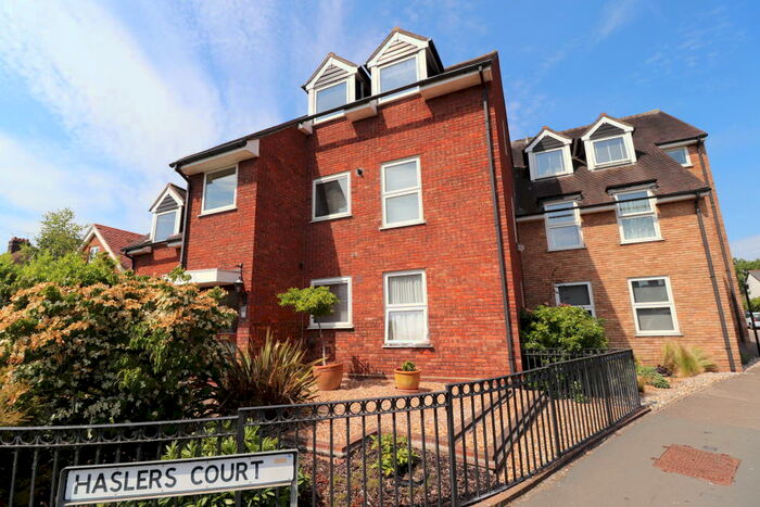 2 Bedroom Apartment To Rent In Ingatestone Village, CM4