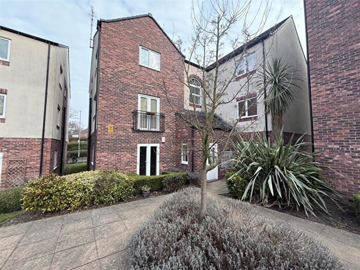 2 Bedroom Apartment For Sale In Potternewton Mount, Meanwood, LS7
