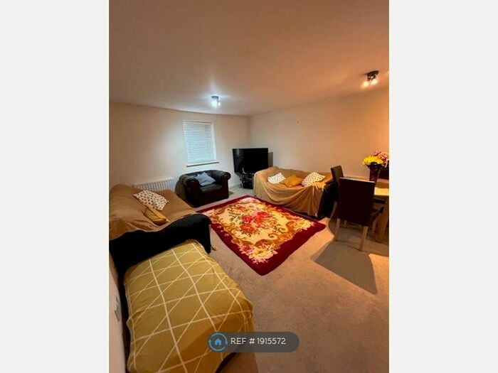 2 Bedroom Flat To Rent In Merton Way, Walsall, WS2