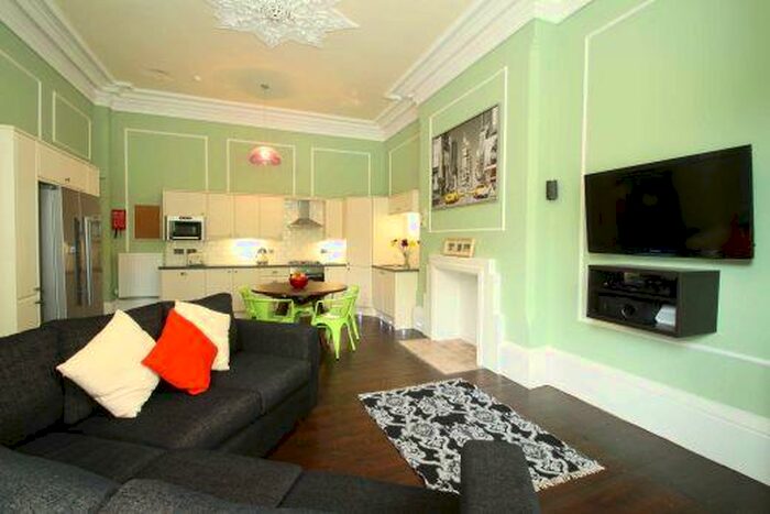 4 Bedroom Terraced House To Rent In Waverley Street, Nottingham, NG7