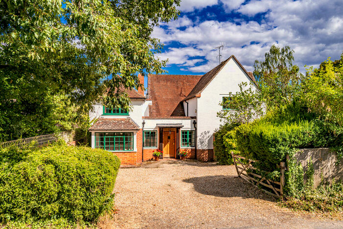 5 Bedroom Detached House For Sale In The White House, Pangbourne On Thames, RG8