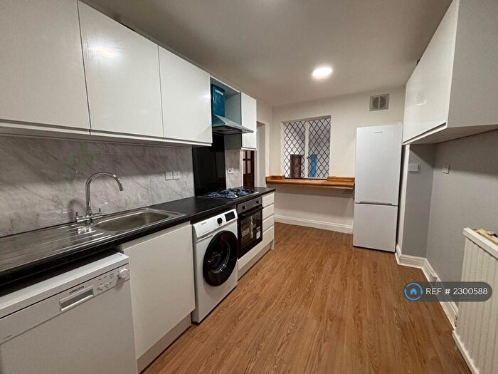 3 Bedroom Flat To Rent In Jeymer Avenue, London, NW2