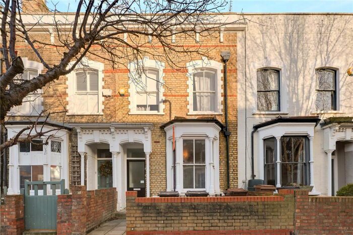 2 Bedroom Flat To Rent In Sydner Road, Stoke Newington, London, N16