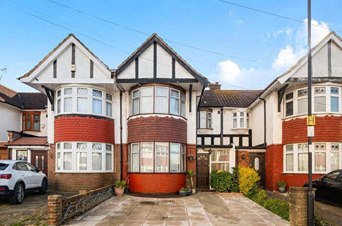 3 Bedroom Terraced House For Sale In Petersfield Close, Edmonton, London, N18