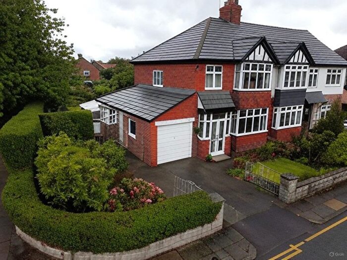 3 Bedroom Semi-Detached House For Sale In Gatley Drive, Maghull, L31