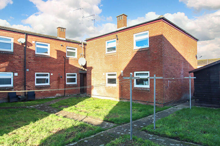 1 Bedroom Flat To Rent In Beechwood Way, Aston Clinton, HP22