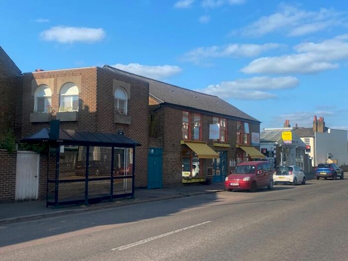 1 Bedroom Mews To Rent In Creek Road, East Molesey, KT8