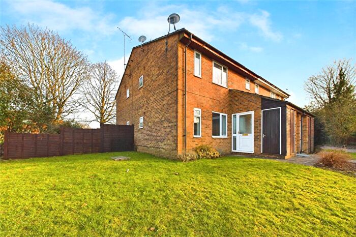 1 Bedroom Maisonette For Sale In Wittenham Close, Woodcote, Reading, Oxfordshire, RG8