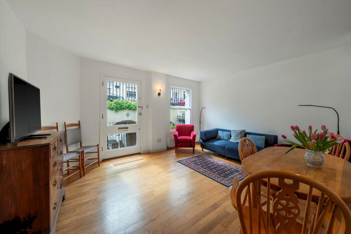 1 Bedroom Flat To Rent In Chalcot Road, Primrose Hill, NW1