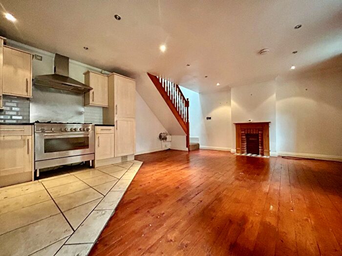 2 Bedroom Property To Rent In Holgate Road, York, YO24