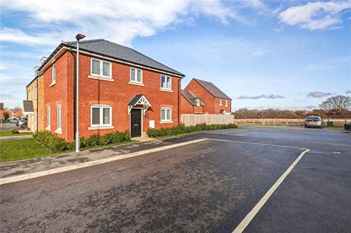 3 Bedroom Detached House For Sale In Howard Close, Wilstead, Bedfordshire, MK45