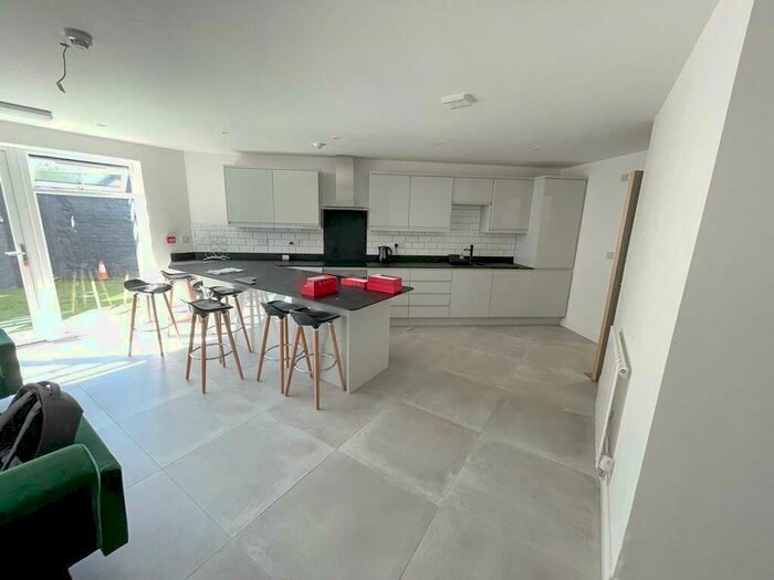 11 Bedroom House To Rent In Wavertree Road, L7