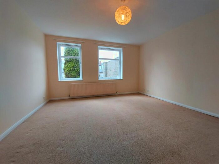 2 Bedroom Flat To Rent In Gairn Road, Holburn, Aberdeen, AB10