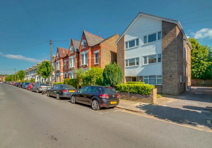 2 Bedroom Flat For Sale In Lincoln Road, East Finchley, N2