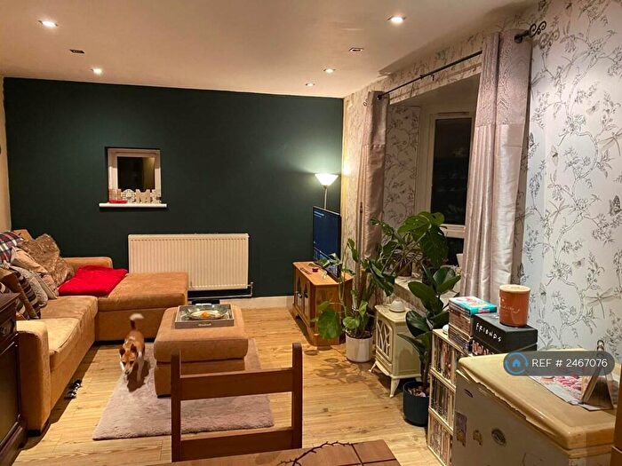 2 Bedroom Flat To Rent In The Lawn, Harlow, CM20