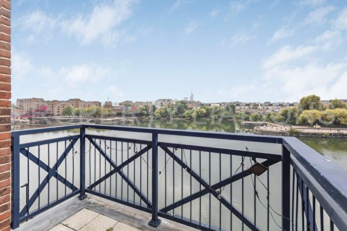 3 Bedroom Flat To Rent In Newlands Quay, Wapping, E1W