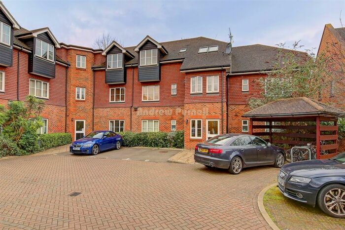 1 Bedroom Flat To Rent In High Path, Wimbledon, SW19