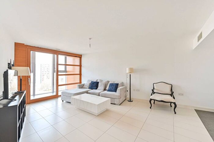 1 Bedroom Flat To Rent In Falcon Wharf, Battersea, London, SW11