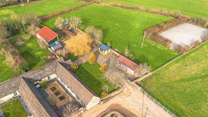 3 Bedroom Barn Conversion For Sale In Leigh Delamere, SN14