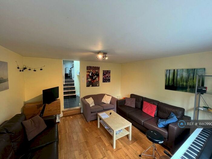 5 Bedroom Semi-Detached House To Rent In Priory Road, Southampton, SO17