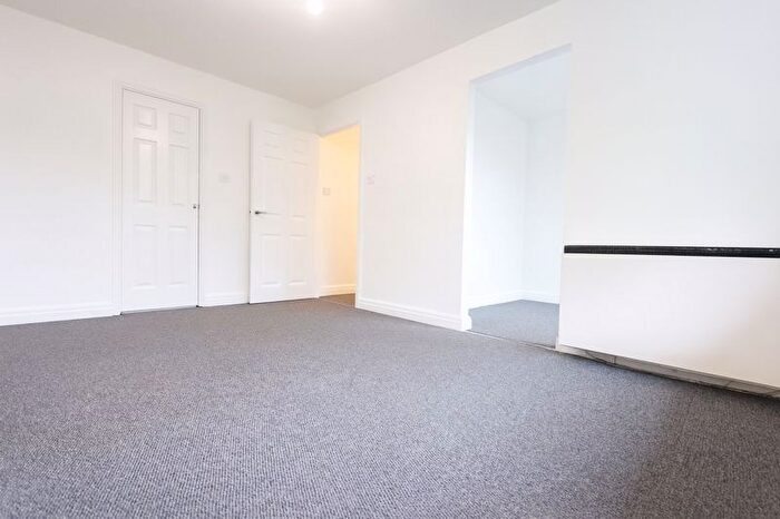 1 Bedroom Flat To Rent In Millstream Close, Palmers Green, N13