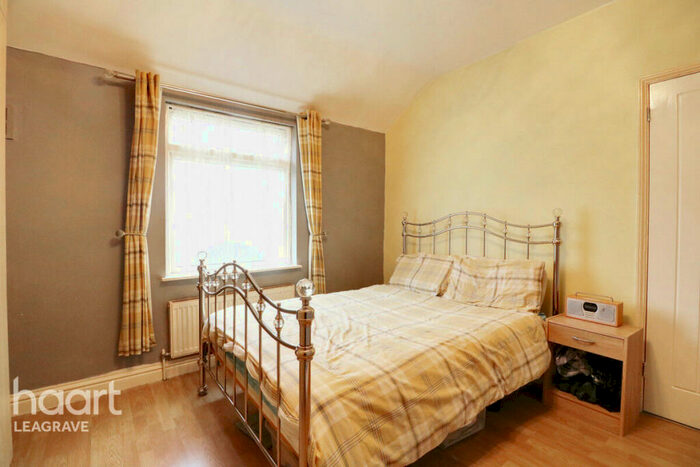 3 Bedroom Terraced House For Sale In Westmorland Avenue, Luton, LU3