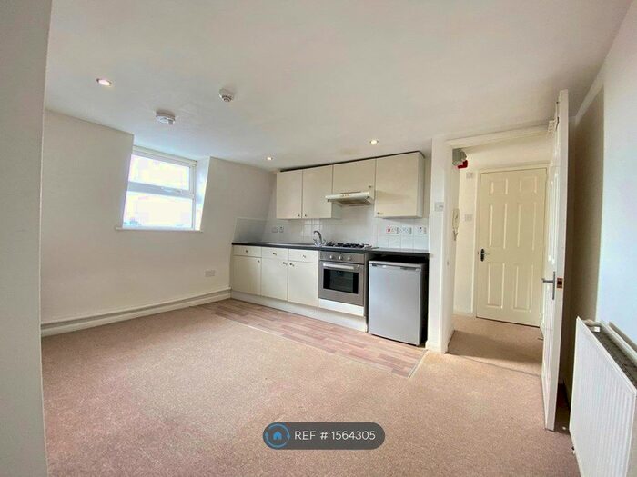 2 Bedroom Flat To Rent In St. James's Street, Brighton, BN2