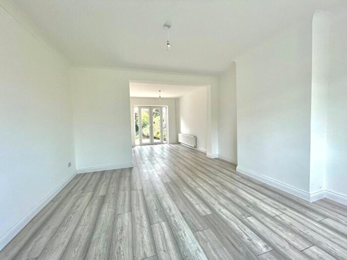 4 Bedroom House To Rent In Northfield Road, Barnet, EN4