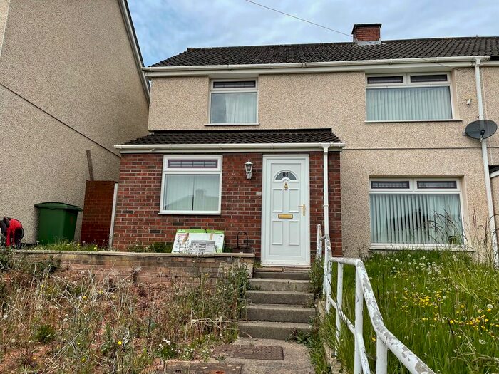 4 Bedroom Semi-Detached House To Rent In Caernarvon Way, Cardiff, CF3