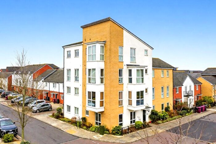 2 Bedroom Apartment To Rent In Puffin Way, Reading, Berkshire, RG2