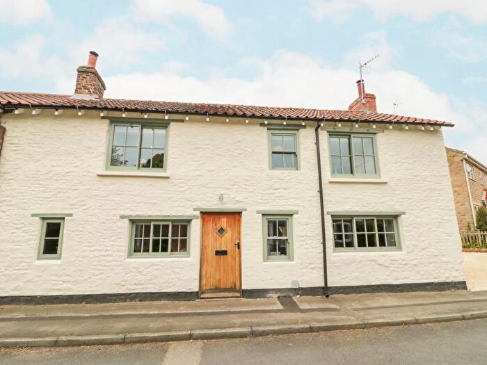 3 Bedroom Cottage For Sale In Hall Garth Lane, West Ayton, Scarborough, YO13