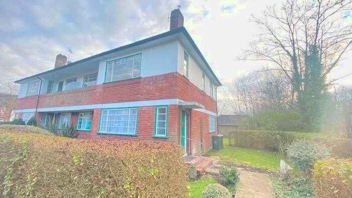 2 Bedroom Flat To Rent In Denison Close, London, N2