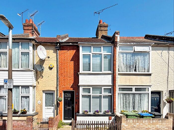 2 Bedroom Terraced House For Sale In Ridge Street, Watford, WD24