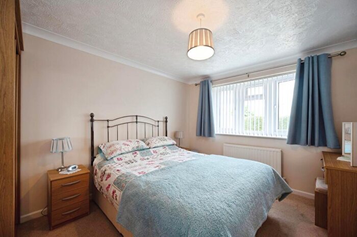 2 Bedroom Bungalow For Sale In Wheatlands Avenue, Hayling Island, Hampshire, PO11