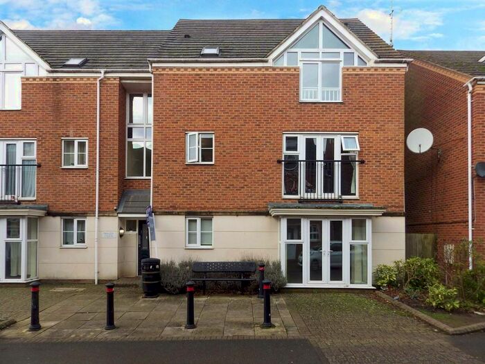 2 Bedroom Flat To Rent In Padbury Drive, Banbury, Oxfordshire, OX16