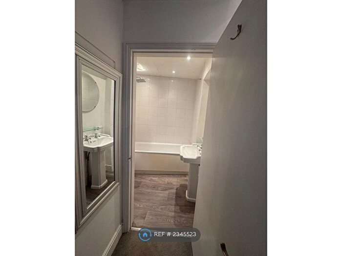 2 Bedroom Flat To Rent In Hampton Road, Hampton Hill, Hampton, TW12