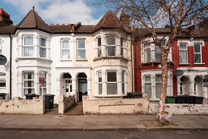 2 Bedroom Flat To Rent In Warham Road, Hornsey, N4